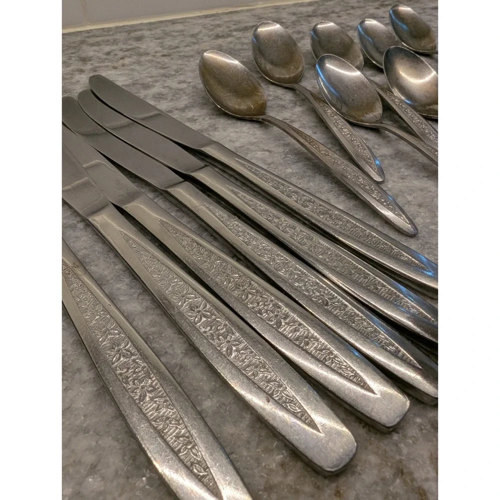 N/A knives spoons